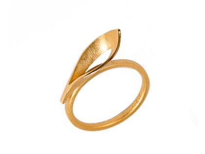 Jutta Ulland Zarte Flamme Ring klein Silber goldplattiert – Ringe Ring aus 925 Silber und und vergoldet.