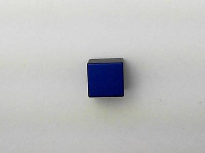 Apero Anhänger Würfel Aluminium 8mm Blau – Anhänger Anhänger ohne Besatz aus Aluminium.
