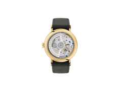 Nomos Glashütte Tangente Gold Neomatik Ruthenium Automatik Gelbgold 35mm schwarzes Zifferblatt schwarzes Lederband – Damenuhren Uhr ohne Datum aus 750 Gelbgold und Leder. Das Gehäuse ist rund und gelbgold. Das Lederarmband ist schwarz. Das Zifferblatt ist arabisch Index und schwarz. – Ansicht 2