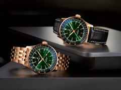 Breitling Navitimer Automatic GMT 41 Chronometer Rotgold grünes Zifferblatt Rotgoldband – Herrenuhren Uhr mit Datum aus 750 Rotgold. Das Gehäuse ist rund und rotgold. Das Goldarmband ist rotgold. Das Zifferblatt ist ein Index in grün. – Ansicht 3