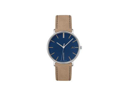 Junghans FORM Damen Quarz Edelstahl 34mm blaues Zifferblatt braunes Lederband – Damenuhren Uhr mit Datum aus Edelstahl und Leder. Das Gehäuse ist rund und silber. Das Lederarmband ist braun. Das Zifferblatt ist ein Index in blau.