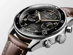 Longines Spirit Flyback Chronograph Automatik Edelstahl 42mm schwarzes Zifferblatt braunes Lederband – Herrenuhren Chronograph aus Edelstahl und Keramik. Das Gehäuse ist rund und silber. Das Lederarmband ist braun. Das Zifferblatt ist arabisch Index und schwarz. – Ansicht 4