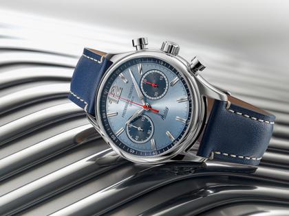 Frederique Constant Classics Vintage Rally Healey Chronograph Automatik Edelstahl 42mm blaues Zifferblatt blaues Lederband limitiert – Herrenuhren Chronograph aus Edelstahl und Leder. Das Gehäuse ist rund und silber. Das Lederarmband ist blau. Das Zifferblatt ist arabisch Index und blau. – Ansicht 5