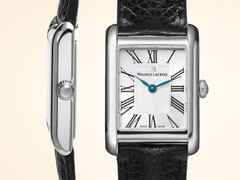 Maurice Lacroix Fiaba Square Quarz Edelstahl 24x34mm silbernes Zifferblatt schwarzes Lederband – Damenuhren Uhr ohne Datum aus Edelstahl. Das Gehäuse ist rechteckig und silber. Das Lederarmband ist schwarz. Das Zifferblatt ist römisch und silber. – Ansicht 3