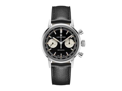Hamilton Intra-Matic Herrenuhr Handaufzug 40 mm schwarzes Zifferblatt schwarzes Lederband – Herrenuhren Chronograph aus Edelstahl. Das Gehäuse ist rund und silber. Das Lederarmband ist schwarz. Das Zifferblatt ist ein Index in schwarz.