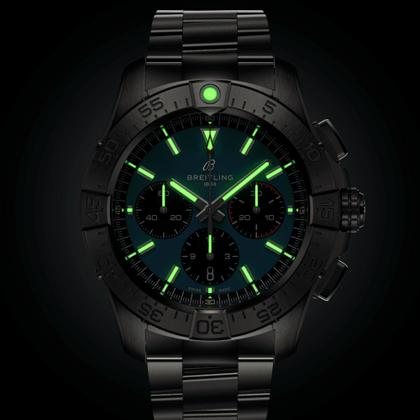 Breitling Avenger B01 Chronograph 44 Automatik Edelstahl blaues Zifferblatt Metallband – Herrenuhren Chronograph aus Edelstahl. Das Gehäuse ist rund und silber. Das Edelstahlarmband ist silber. Das Zifferblatt ist ein Index in blau. – Ansicht 6