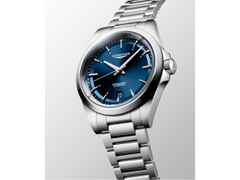 Longines Conquest Automatik Edelstahl 38mm blaues Zifferblatt Metallband – Herrenuhren Uhr mit Datum aus Edelstahl. Das Gehäuse ist rund und silber. Das Edelstahlarmband ist silber. Das Zifferblatt ist ein Index in blau. – Ansicht 3