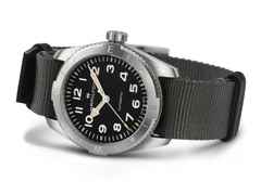 Hamilton Khaki Field Expedition Automatik Edelstahl 41mm schwarzes Zifferblatt graues Textilband – Herrenuhren Uhr ohne Datum aus Edelstahl. Das Gehäuse ist rund und silber. Das Textilarmband ist grau. Das Zifferblatt ist ein Index in schwarz. – Ansicht 2