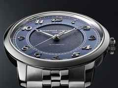 Frederique Constant Classics Premiere Automatik Edelstahl 38,5mm blaues Zifferblatt Metallband – Herrenuhren Uhr ohne Datum aus Edelstahl. Das Gehäuse ist rund und silber. Das Edelstahlarmband ist silber. Das Zifferblatt ist arabisch und blau. – Ansicht 5