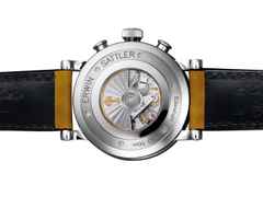 Erwin Sattler Chronograph 66 Automatik Edelstahl 44mm bronzefarbenes Zifferblatt braunes Lederband limitiert – Herrenuhren Chronograph aus Bronze, Edelstahl und Leder. Das Gehäuse ist rund und silber. Das Lederarmband ist braun. Das Zifferblatt ist arabisch Index und bronze. – Ansicht 2