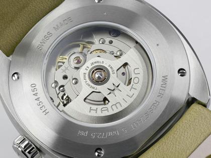Hamilton American Classic Pan Europ Day Date Automatik Edelstahl 42 mm grünes Zifferblatt grünes Lederband – Herrenuhren Uhr mit Datum aus Edelstahl und Leder. Das Gehäuse ist rund und silber. Das Lederarmband ist grün. Das Zifferblatt ist ein Index in grün. – Ansicht 5