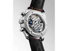Longines Spirit Pilot Flyback Chronograph Handaufzug Edelstahl 39,5mm schwarzes Zifferblatt braunes Lederband – Herrenuhren Chronograph aus Edelstahl und Leder. Das Gehäuse ist rund und silber. Das Lederarmband ist braun. Das Zifferblatt ist arabisch und schwarz. – Ansicht 3