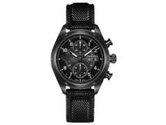 Hamilton Khaki Field Auto Chrono Resident Evil Requiem Limited Edition Automatik Edelstahl PVD-Schwarz 42mm schwarzes Zifferblatt Kautschukband – Herrenuhren Chronograph aus Edelstahl und PVD beschichtet. Das Gehäuse ist rund und schwarz. Das Kautschuk / Kunststoff / Silikon Armband ist schwarz. Das Zifferblatt ist arabisch Index und schwarz.