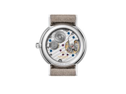 Nomos Glashütte Ludwig 33 Champagner Handaufzug Edelstahl beiges Zifferblatt beiges Lederband Glasboden – Damenuhren Uhr ohne Datum aus Edelstahl und Leder. Das Gehäuse ist rund und silber. Das Lederarmband ist beige. Das Zifferblatt ist römisch Index und beige. – Ansicht 3