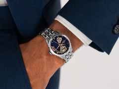 Hamilton Jazzmaster Open Heart Lady Automatik Edelstahl 36mm blaues Zifferblatt Metallband – Damenuhren Uhr ohne Datum aus Edelstahl. Das Gehäuse ist rund und silber. Das Edelstahlarmband ist silber. Das Zifferblatt ist ein Index in blau. – Ansicht 4