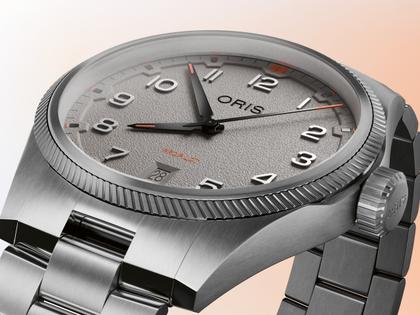 Oris ProPilot Date Automatik Edelstahl 41mm graues Zifferblatt Metallband – Herrenuhren Uhr mit Datum aus Edelstahl. Das Gehäuse ist rund und silber. Das Edelstahlarmband ist silber. Das Zifferblatt ist arabisch und grau. – Ansicht 6