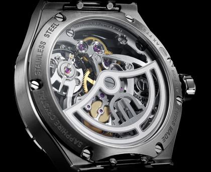 Maurice Lacroix Aikon Skeleton Automatik Edelstahl 45mm skelettiertes Zifferblatt Metallband – Herrenuhren Uhr ohne Datum aus Edelstahl. Das Gehäuse ist rund und silber. Das Edelstahlarmband ist silber. Das Zifferblatt ist ein Index in schwarz. – Ansicht 3