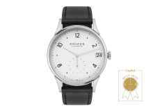 Nomos Glashütte Minimatik 39 Datum Handaufzug Edelstahl weißes Zifferblatt schwarzes Lederband – Herrenuhren Uhr mit Datum aus Edelstahl. Das Gehäuse ist rund und silber. Das Lederarmband ist schwarz. Das Zifferblatt ist arabisch Index und weiß. – Ansicht 6