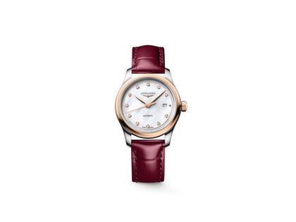 Longines Master Collection Automatik Edelstahl 30mm weißes Perlmutt-Zifferblatt mit Diamanten rotes Lederband – Damenuhren Uhr mit Datum aus 750 Rotgold, Edelstahl und Leder. Das Gehäuse ist rund und silber. Das Lederarmband Kroko / Alligator ist rot. Das Zifferblatt ist ein Index in weiß.
