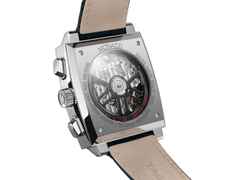 TAG Heuer Monaco Chronograph Automatik Edelstahl 39mm schwarzes Zifferblatt schwarzes Lederband – Herrenuhren Chronograph aus Edelstahl. Das Gehäuse ist rechteckig und silber. Das Lederarmband ist schwarz. Das Zifferblatt ist ein Index in schwarz. – Ansicht 2