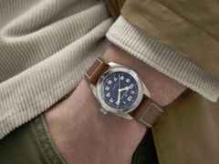 Hamilton Khaki Field Expedition Automatik Edelstahl 37mm dunkelblaues Zifferblatt braunes Lederband – Herrenuhren Uhr ohne Datum aus Edelstahl und Leder. Das Gehäuse ist rund und silber. Das Edelstahlarmband ist braun. Das Zifferblatt ist arabisch und blau. – Ansicht 5