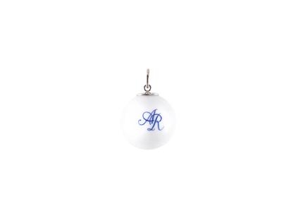 Meissen Boule Kugelanhänger "Monogramm in Kobaltblau" Silber mit weißem Meissener Porzellan – Anhänger Anhänger ohne Besatz in weiß und aus 750 Weißgold, 925 Silber und Porzellan.
