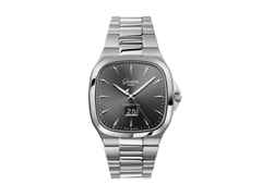 Glashütte Original Seventies Panoramadatum graues Zifferblatt und Edelstahlband – Herrenuhren Uhr mit Datum aus Edelstahl. Das Gehäuse ist quadratisch und silber. Das Edelstahlarmband ist silber. Das Zifferblatt ist ein Index in grau.