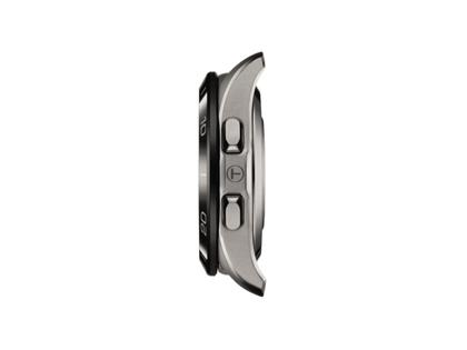 Tissot T-Touch Connect Sport Quarz Titan 43mm schwarzes Zifferblatt rotes Silikonband – Herrenuhren Uhr Multifunktion aus Kautschuk, Keramik und Titan. Das Gehäuse ist rund und silber. Das Kautschuk / Kunststoff / Silikon Armband ist rot. Das Zifferblatt ist digital und schwarz. – Ansicht 2