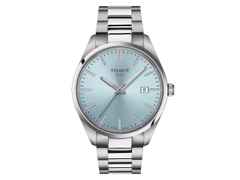 Tissot PR 100 Quarz Edelstahl 40mm hellblaues Zifferblatt Metallband – Herrenuhren Uhr mit Datum aus Edelstahl. Das Gehäuse ist rund und silber. Das Edelstahlarmband ist silber. Das Zifferblatt ist ein Index in blau.