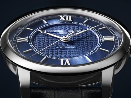 Frederique Constant Classics Premiere Automatik Edelstahl 38,5mm blaues Zifferblatt blaues Lederband – Herrenuhren Uhr ohne Datum aus Edelstahl und Leder. Das Gehäuse ist rund und silber. Das Lederarmband ist blau. Das Zifferblatt ist römisch Index und blau. – Ansicht 3