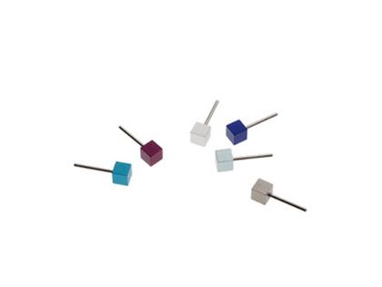 Apero Würfelstecker klein – Ohrschmuck Ohrstecker aus Aluminium, Edelstahl und und .