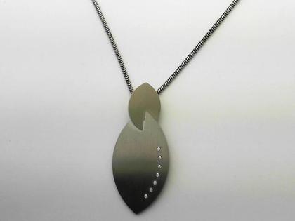 Classic Kette mit Anhänger Edelstahl mit Brillant – Anhänger Anhänger mit Besatz aus Edelstahl.
