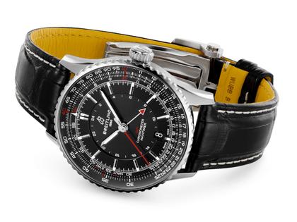 Breitling Navitimer Automatic GMT 41 Chronometer Edelstahl schwarzes Zifferblatt schwarzes Lederband – Herrenuhren Uhr mit Datum aus Edelstahl. Das Gehäuse ist rund und silber. Das Lederarmband Kroko / Alligator ist schwarz. Das Zifferblatt ist ein Index in schwarz. – Ansicht 3