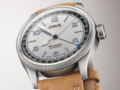 Oris Big Crown Pointer Date Lou Gehrig Limited Edition Automatik Edelstahl 40mm silbernes Zifferblatt braunes Lederband – Herrenuhren Uhr mit Datum aus Edelstahl und Leder. Das Gehäuse ist rund und silber. Das Lederarmband ist braun. Das Zifferblatt ist arabisch Index und silber. – Ansicht 5