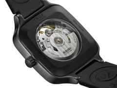 Rado True Square Skeleton Automatik Keramik 38mm skelettiertes Zifferblatt schwarzes Kautschukband – Herrenuhren Uhr ohne Datum aus Edelstahl, Keramik, PVD beschichtet und Titan. Das Gehäuse ist quadratisch und schwarz. Das Kautschuk / Kunststoff / Silikon Armband ist schwarz. Das Zifferblatt ist skelettiert und schwarz. – Ansicht 3