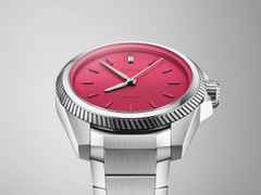 Oris Pro Pilot X Miss Piggy Edition Automatik Edelstahl 34mm pinkes Zifferblatt Metallband – Damenuhren Uhr ohne Datum aus Edelstahl. Das Gehäuse ist rund und silber. Das Edelstahlarmband ist silber. Das Zifferblatt ist ein Index in pink. – Ansicht 4