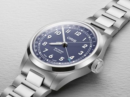 Oris Big Crown Pointer Date Automatik Edelstahl 40mm blaues Zifferblatt Metallband – Herrenuhren Uhr mit Datum aus Edelstahl. Das Gehäuse ist rund und silber. Das Edelstahlarmband ist silber. Das Zifferblatt ist arabisch und blau. – Ansicht 4