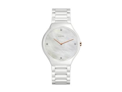 Rado True Thinline Diamonds Quarz Keramik 39mm weißes Perlmutt-Zifferblatt weißes Keramikband – Herrenuhren Uhr ohne Datum aus Edelstahl, Keramik und Titan. Das Gehäuse ist rund und weiß. Das Keramikarmband ist weiß. Das Zifferblatt ist ein Index in weiß.