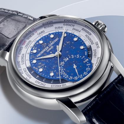 Frederique Constant Classics Worldtimer Manufacture GMT Automatik Edelstahl 42mm blaues Zifferblatt Lapislazuli blaues Lederband Limited Edition – Herrenuhren Uhr mit Datum aus Edelstahl und Leder. Das Gehäuse ist rund und silber. Das Lederarmband Kroko / Alligator ist blau. Das Zifferblatt ist ein Index in blau. – Ansicht 5