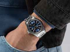 Hamilton Khaki Field Automatik Edelstahl 38mm blaues Zifferblatt Metallband – Herrenuhren Uhr ohne Datum aus Edelstahl. Das Gehäuse ist rund und silber. Das Edelstahlarmband ist silber. Das Zifferblatt ist arabisch und blau. – Ansicht 6