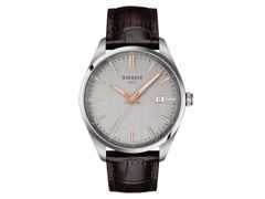 Tissot PR 100 Quarz Edelstahl 40mm silberfarbenes Zifferblatt brauens Lederband – Herrenuhren Uhr mit Datum aus Edelstahl und Leder. Das Gehäuse ist rund und silber-roségold. Das Lederarmband ist braun. Das Zifferblatt ist ein Index in silber.