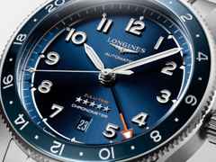 Longines Spirit Zulu Time Automatik Edelstahl 42mm blaues Zifferblatt Metallband – Herrenuhren Uhr mit Datum aus Edelstahl und Keramik. Das Gehäuse ist rund und silber. Das Edelstahlarmband ist silber. Das Zifferblatt ist arabisch und blau. – Ansicht 2