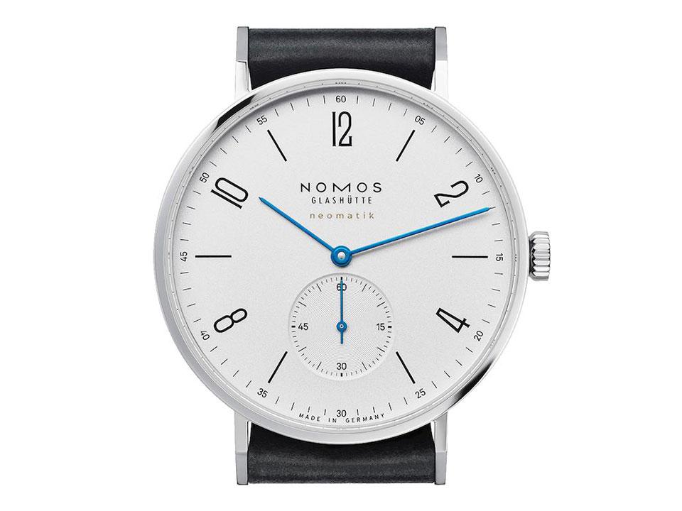 Nomos Glashütte Tangente 39 neomatik Automatik Edelstahl 39mm weißes Zifferblatt schwarzes Lederband – Herrenuhren Uhr ohne Datum aus Edelstahl. Das Gehäuse ist rund und silber. Das Lederarmband ist schwarz. Das Zifferblatt ist arabisch Index und weiß. – Ansicht 3