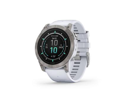 Garmin epix Pro Sapphire Titan 51 mm Kautschukband steinweiß – Herrenuhren Uhr Multifunktion aus DLC beschichtet, Kautschuk und Titan. Das Gehäuse ist rund und weiß. Das Kautschuk / Kunststoff / Silikon Armband ist weiß. Das Zifferblatt ist digital und schwarz. – Ansicht 4