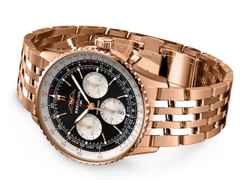 Breitling Navitimer B01 Chronograph 43 Rotgold schwarzes Zifferblatt Goldband – Herrenuhren Chronograph aus 750 Rotgold. Das Gehäuse ist rund und roségold. Das Lederarmband Kroko / Alligator ist schwarz. Das Zifferblatt ist ein Index in schwarz. – Ansicht 2