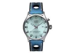 UMF Ruhla Sprungdeckeluhr Automatik Edelstahl 43mm blaues Zifferblatt blaues Lederband limitiert – Herrenuhren Uhr ohne Datum aus Edelstahl und Leder. Das Gehäuse ist rund und silber. Das Lederarmband ist blau. Das Zifferblatt ist ein Index in blau.