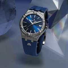 Maurice Lacroix Aikon Quartz Edelstahl 35mm blaues Zifferblatt blaues Kautschukband – Damenuhren Uhr mit Datum aus Edelstahl, Kautschuk, PVD beschichtet und vergoldet. Das Gehäuse ist rund und silber. Das Kautschuk / Kunststoff / Silikon Armband ist blau. Das Zifferblatt ist ein Index in blau. – Ansicht 3
