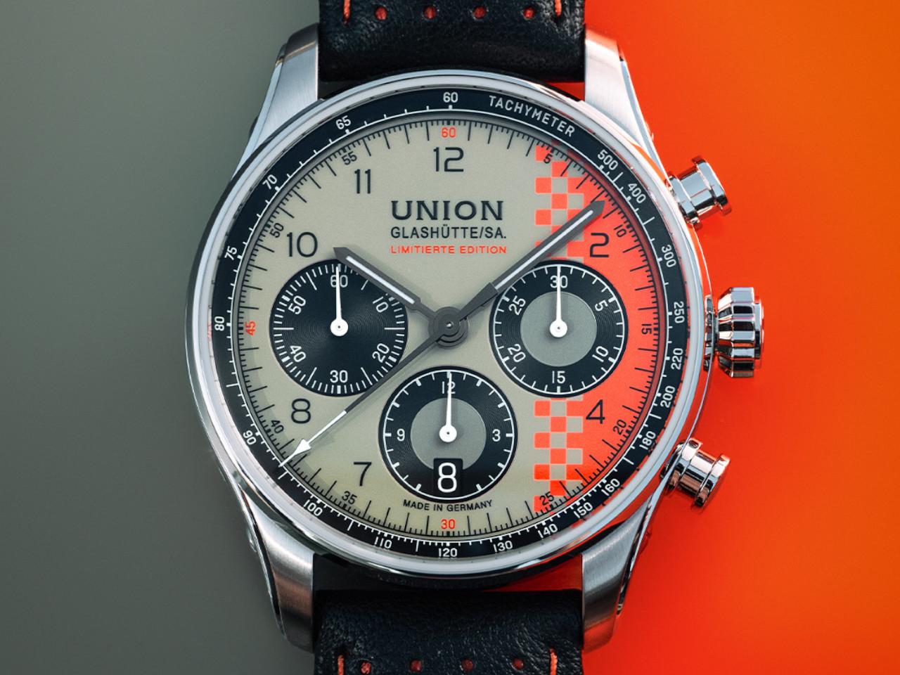 Union Glashütte Belisar Chronograph Speedster 2026 Limited Edition Automatik Edelstahl 40mm beiges Zifferblatt schwarzes Lederband Metallband – Herrenuhren Chronograph aus Edelstahl und Leder. Das Gehäuse ist rund und silber. Das Lederarmband ist schwarz. Das Zifferblatt ist arabisch Index und beige. – Ansicht 6