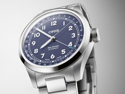 Oris Big Crown Pointer Date Automatik Edelstahl 40mm blaues Zifferblatt Metallband – Herrenuhren Uhr mit Datum aus Edelstahl. Das Gehäuse ist rund und silber. Das Edelstahlarmband ist silber. Das Zifferblatt ist arabisch und blau. – Ansicht 2