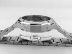 Juwelier Roller Baume & Mercier Riviera Ewiger Kalender Limited Edition Automatik Edelstahl 40mm graues Zifferblatt Metallband M0A10786 Full Set mit Garantie Occasion Neu – Herrenuhren Uhr mit Kalender aus Edelstahl. Das Gehäuse ist sonstige Form und silber. Das Edelstahlarmband ist silber. Das Zifferblatt ist römisch Index und grau. – Ansicht 4